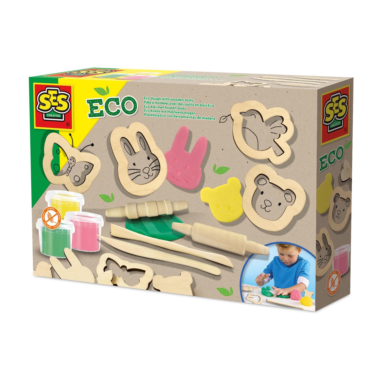 Eco dough with wooden tools