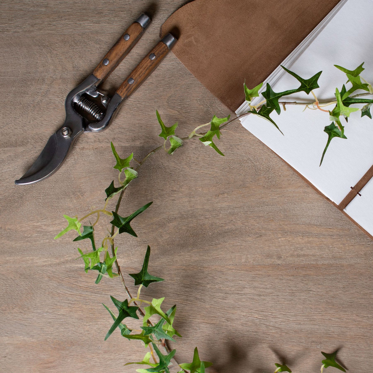 Small Ivy Garland - GREEN