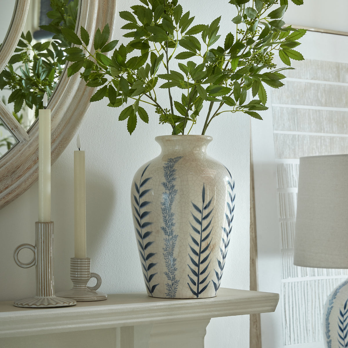 Classic Blue Flora Juniper Vase - WHITE