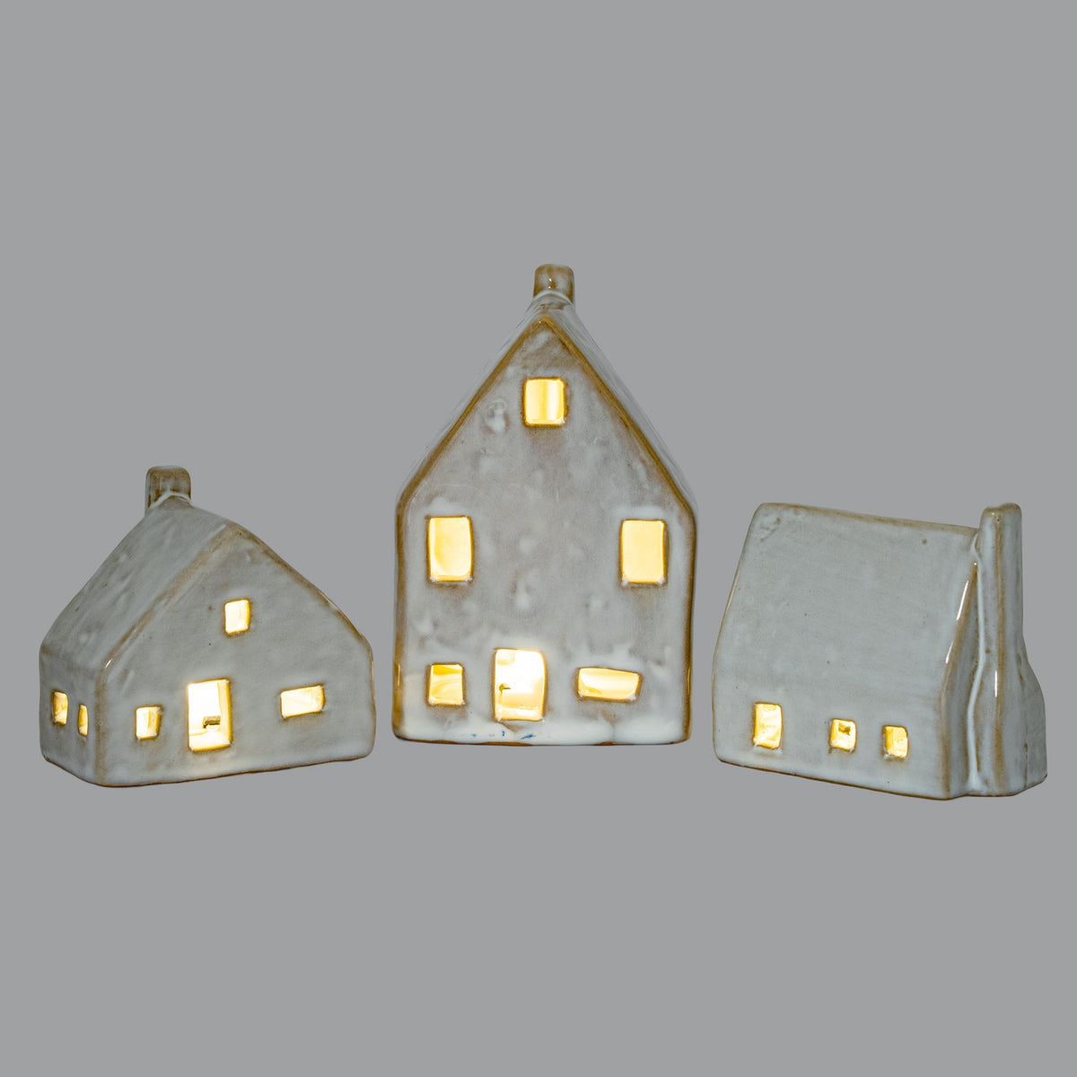 Nook Ceramic Barn With LED Light - WHITE