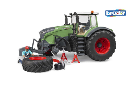 Fendt 1050 Vario with mechanic and garage equipment