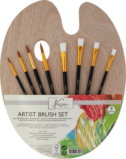 Wooden palette with 4 flat and 4 round brushes