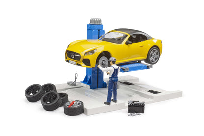 bworld Car Service Centre + BRUDER Roadster