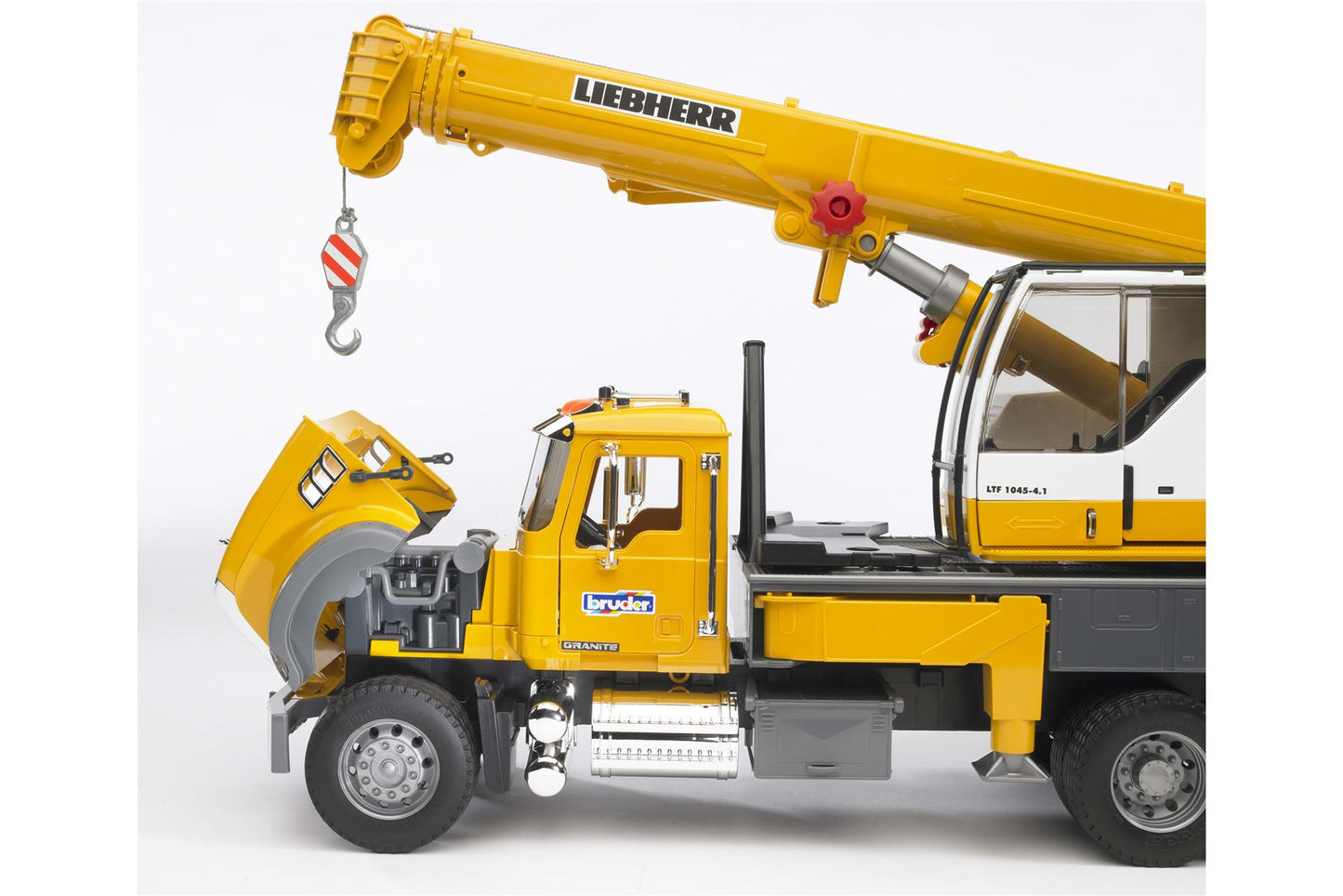 MACK Granite Liebherr crane truck - 17136