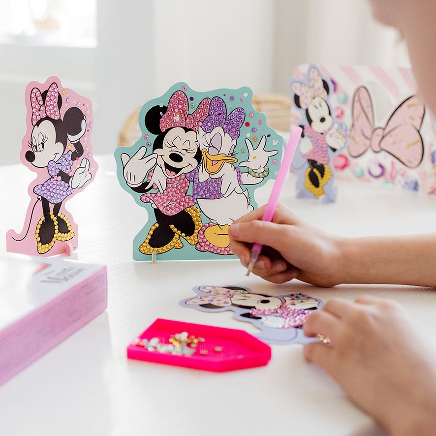 MINNIE MOUSE DIAMOND PAINTING